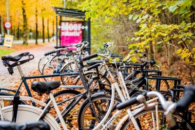 Fietsen bij halte