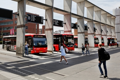 Bussen en reizigers CS Den Bosch